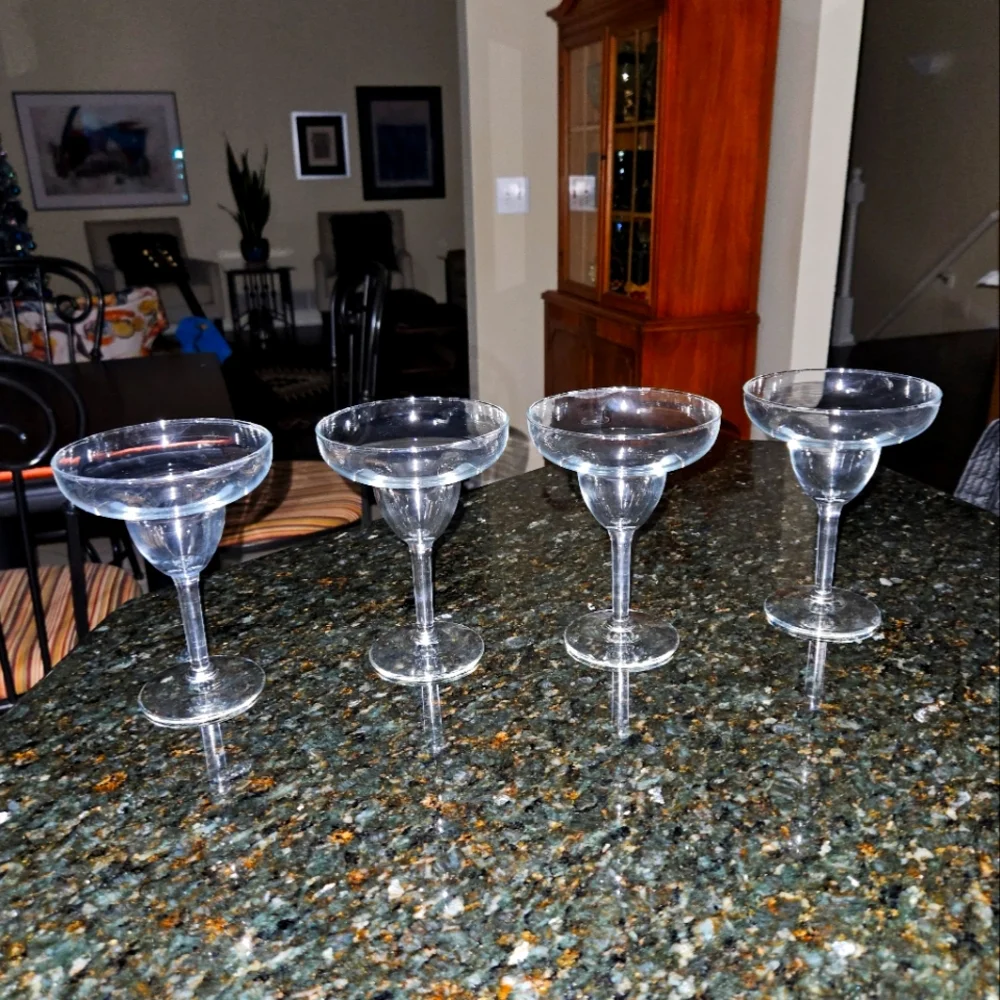 Homemade Margarita's - Set of 4 Glasses & BSpoke Maragrita Mix With Strainer